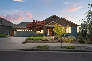 1008 Azure Way, Eagle Point, OR 97524 - Photo 3