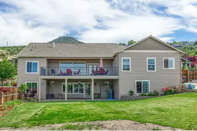 4432 Vista Pointe Drive, Medford, OR 97504 - Photo 9