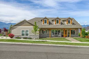 4432 Vista Pointe Dr, Medford, OR 97504 - Photo 1