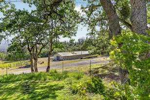 2444 Gardner Rd, Eagle Point, OR 97524 - Photo 7