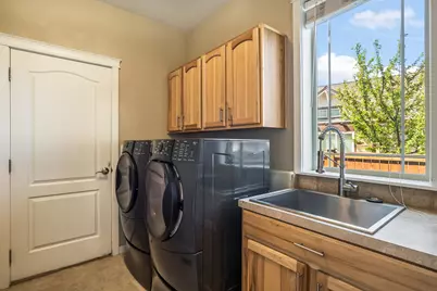 889 NW 13th Street, Redmond, OR 97756 - Photo 33