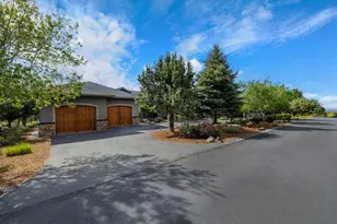 1134 Highland View Loop, Redmond, OR 97756 - Photo 3
