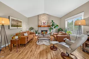 61433 Linton Loop, Bend, OR 97702 - Photo 5