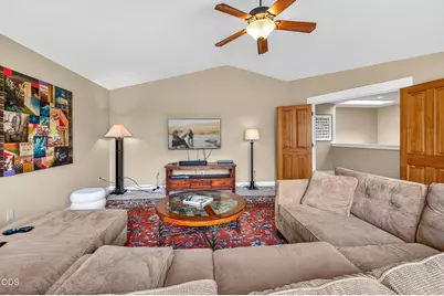61433 Linton Loop, Bend, OR 97702 - Photo 9