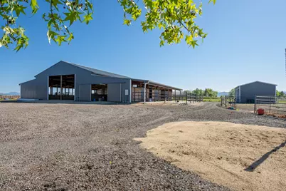 5900 Peace Lane, Central Point, OR 97502 - Photo 3