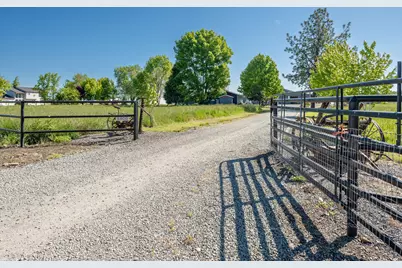 5900 Peace Lane, Central Point, OR 97502 - Photo 15
