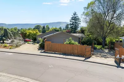3034 Lazy Creek Drive, Medford, OR 97501 - Photo 33