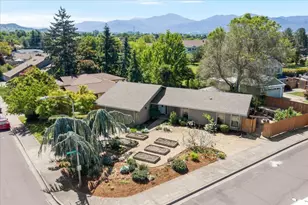 3034 Lazy Creek Dr, Medford, OR 97501 - Photo 1