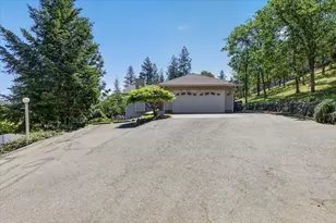 1020 Walker Ave, Ashland, OR 97520 - Photo 5