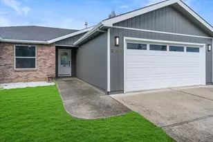 959 Westrop Dr, Central Point, OR 97502 - Photo 3