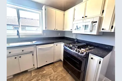 959 Westrop Drive, Central Point, OR 97502 - Photo 7