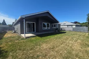 959 Westrop Dr, Central Point, OR 97502 - Photo 29