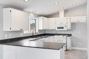 959 Westrop Dr, Central Point, OR 97502 - Photo 5