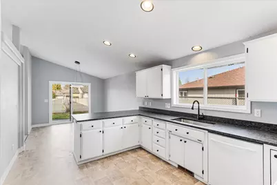 959 Westrop Drive, Central Point, OR 97502 - Photo 9