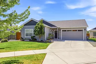1956 Layla Dr, Medford, OR 97501 - Photo 1