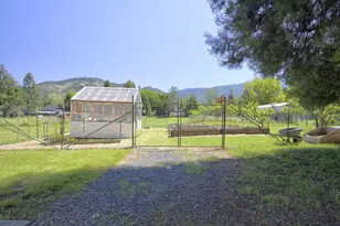 258 Walker Rd, Grants Pass, OR 97527 - Photo 33