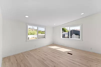 4729 S Pacific Highway #32, Phoenix, OR 97535 - Photo 11