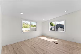 4729 S Pacific Hwy, Phoenix, OR 97535 - Photo 11