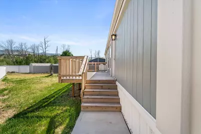 4729 S Pacific Highway #32, Phoenix, OR 97535 - Photo 21