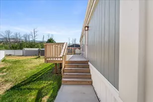 4729 S Pacific Hwy, Phoenix, OR 97535 - Photo 21