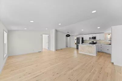 4729 S Pacific Highway #32, Phoenix, OR 97535 - Photo 3