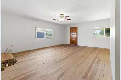 1335 Lakeview Avenue, Klamath Falls, OR 97601 - Photo 11