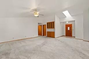 1007 NW Regent Dr, Grants Pass, OR 97526 - Photo 7