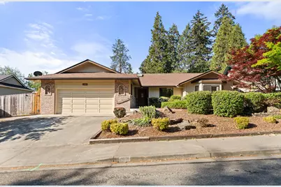 1007 NW Regent Drive, Grants Pass, OR 97526 - Photo 1