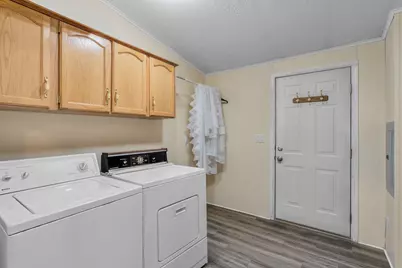 215 SE J Street, Madras, OR 97741 - Photo 25