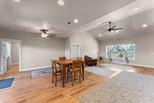 412 Barnum Dr, Phoenix, OR 97535 - Photo 7