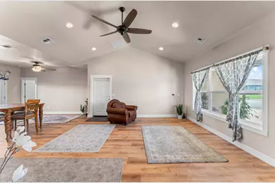 412 Barnum Drive, Phoenix, OR 97535 - Photo 13