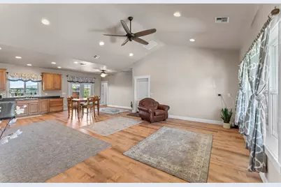 412 Barnum Drive, Phoenix, OR 97535 - Photo 3