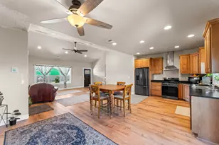 412 Barnum Dr, Phoenix, OR 97535 - Photo 5