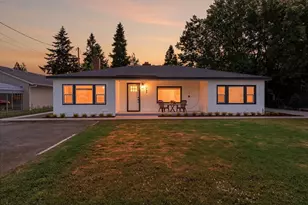 1537 Cloverlawn Dr, Grants Pass, OR 97527 - Photo 3