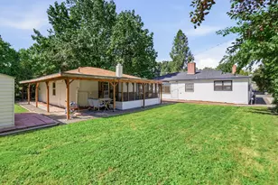 1537 Cloverlawn Dr, Grants Pass, OR 97527 - Photo 39