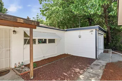 1537 Cloverlawn Drive, Grants Pass, OR 97527 - Photo 29