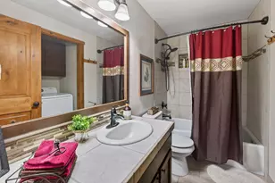 57803 Mt Rainier Ln, Sunriver, OR 97707 - Photo 13