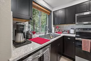 57803 Mt Rainier Ln, Sunriver, OR 97707 - Photo 11