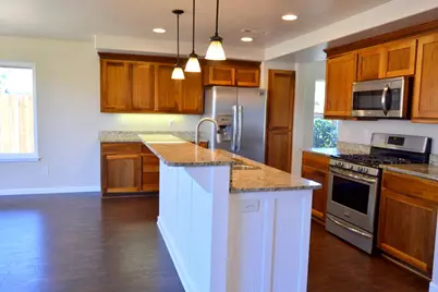 172 SE Yorktown Drive, Grants Pass, OR 97527 - Photo 3