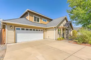 172 SE Yorktown Dr, Grants Pass, OR 97527 - Photo 3