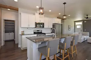 21362 Bear Creek Rd, Bend, OR 97702 - Photo 13