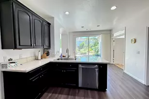 769 Mountain View Dr, Medford, OR 97504 - Photo 11