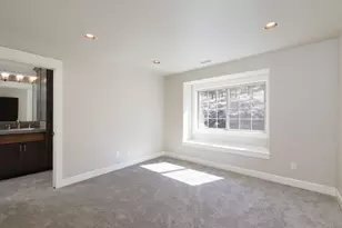 3193 N W Colonial Dr, Bend, OR 97703 - Photo 35