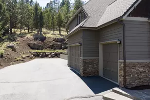 3193 N W Colonial Dr, Bend, OR 97703 - Photo 45