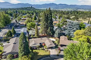 2432 London Cir, Medford, OR 97504 - Photo 3