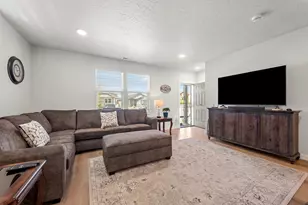3734 SW Lava Pl, Redmond, OR 97756 - Photo 3