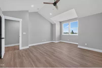 20520 NE Empire Avenue, Bend, OR 97701 - Photo 31