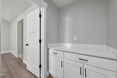 20520 NE Empire Avenue, Bend, OR 97701 - Photo 27
