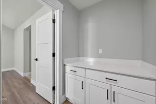 20520 NE Empire Ave, Bend, OR 97701 - Photo 27