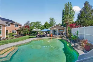 2258 Gene Cameron Wy, Medford, OR 97504 - Photo 45